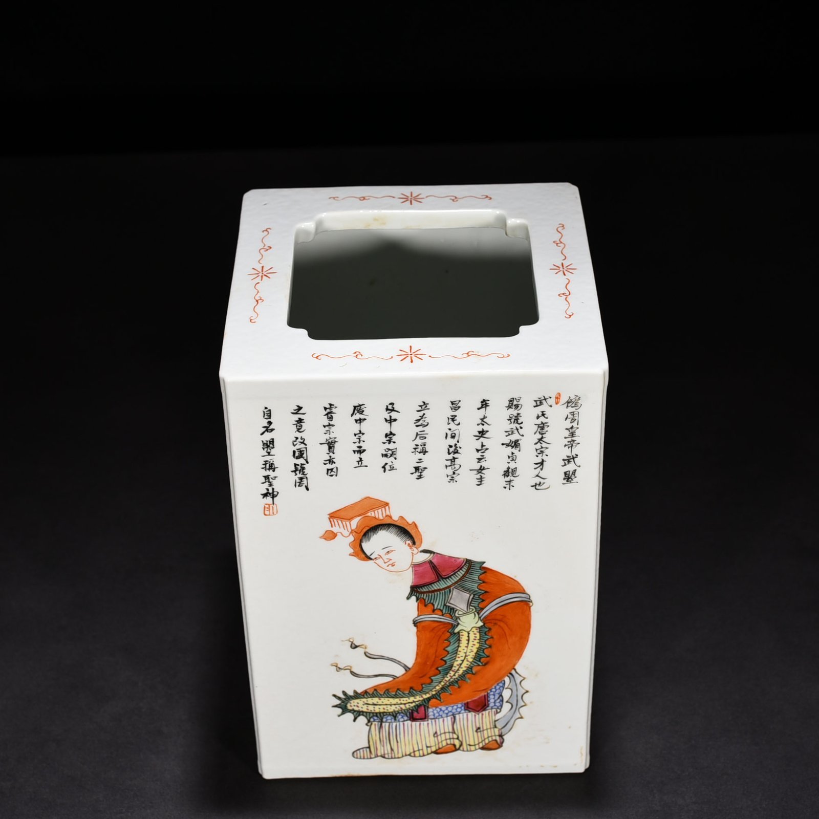 Qing Dynasty Xianfeng pastel unparalleled figure square pen holder
