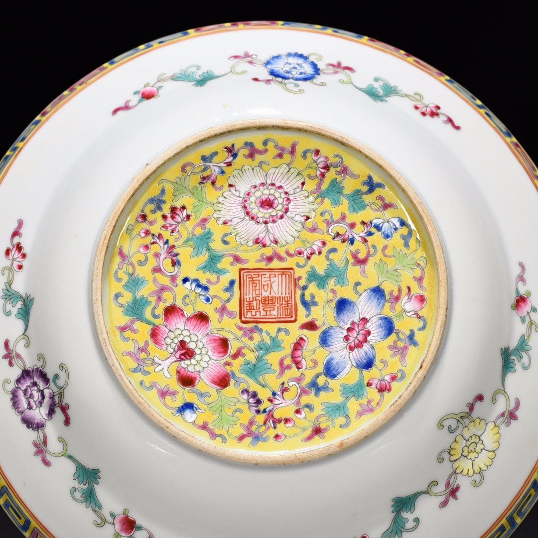Qing Dynasty Xianfeng yellow ground pastel blessing and longevity plate