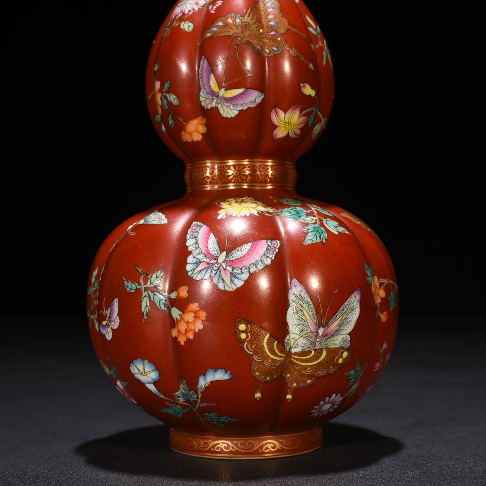 Qing Dynasty Aluminum Red Ground Pastel Gold Painted Gourd Vase