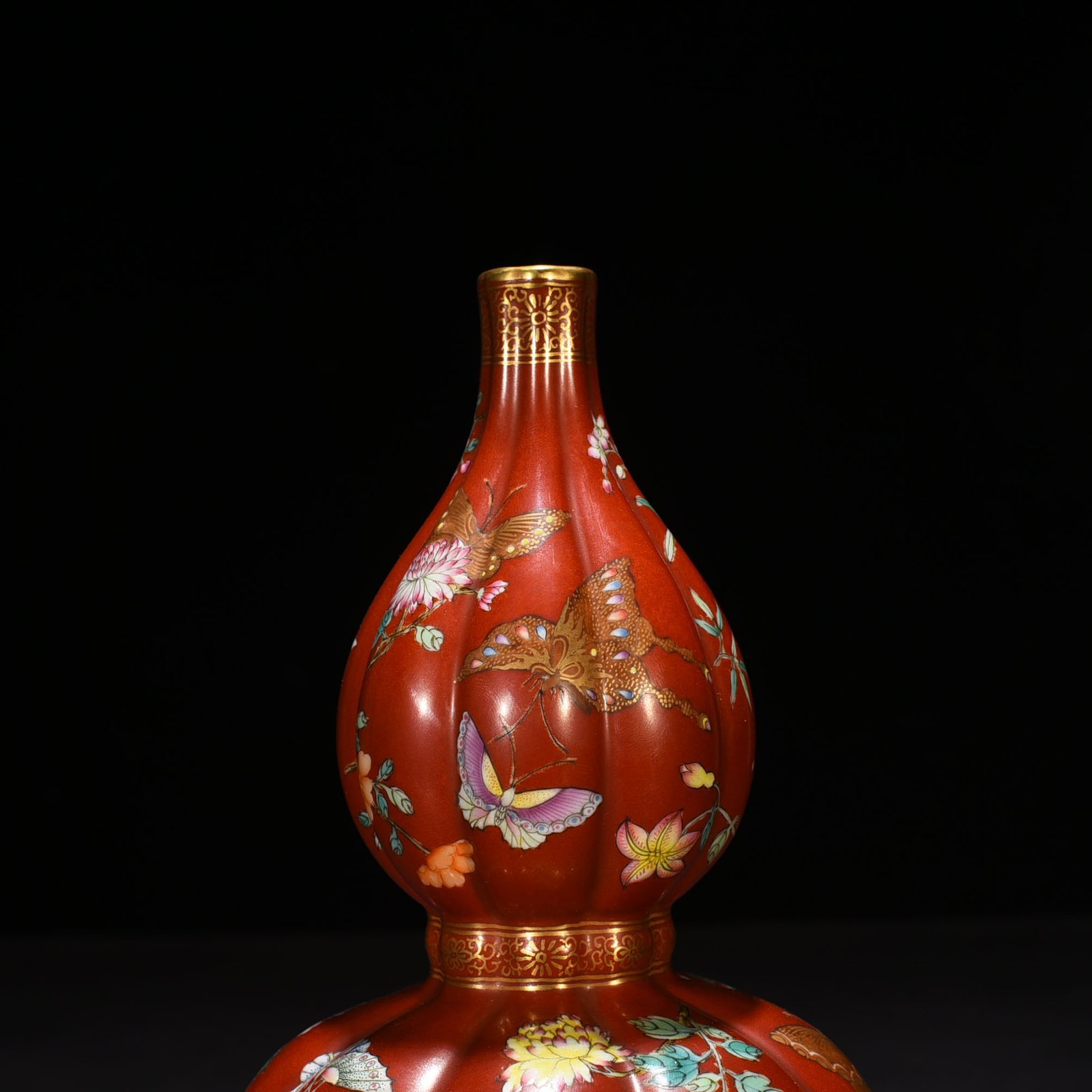 Qing Dynasty Aluminum Red Ground Pastel Gold Painted Gourd Vase