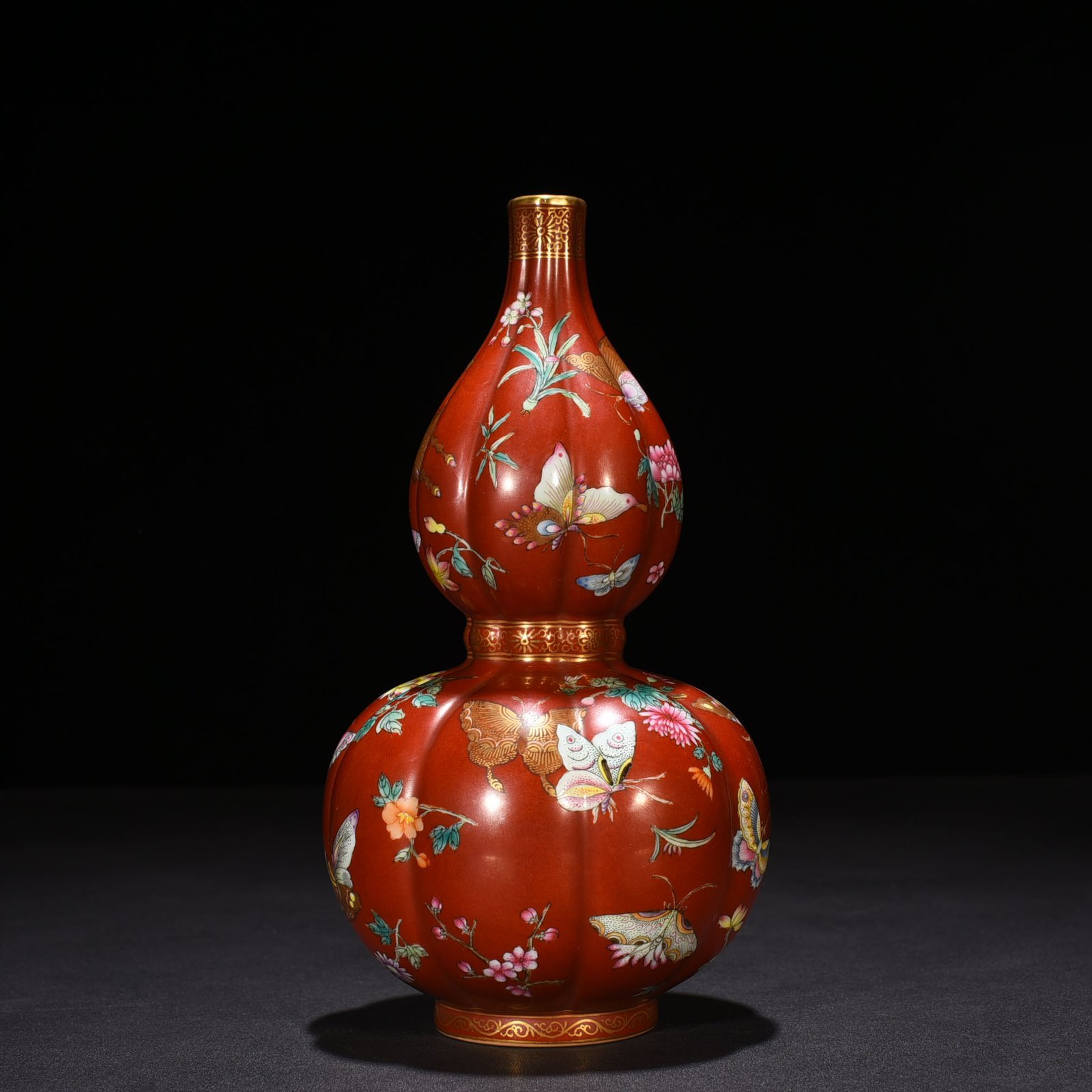 Qing Dynasty Aluminum Red Ground Pastel Gold Painted Gourd Vase