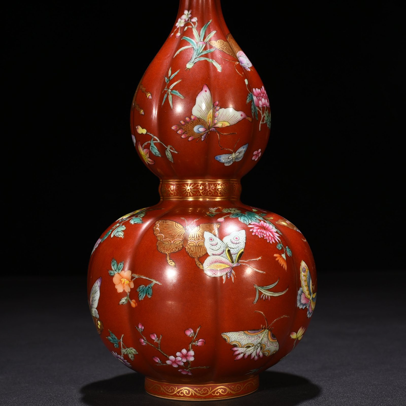 Qing Dynasty Aluminum Red Ground Pastel Gold Painted Gourd Vase
