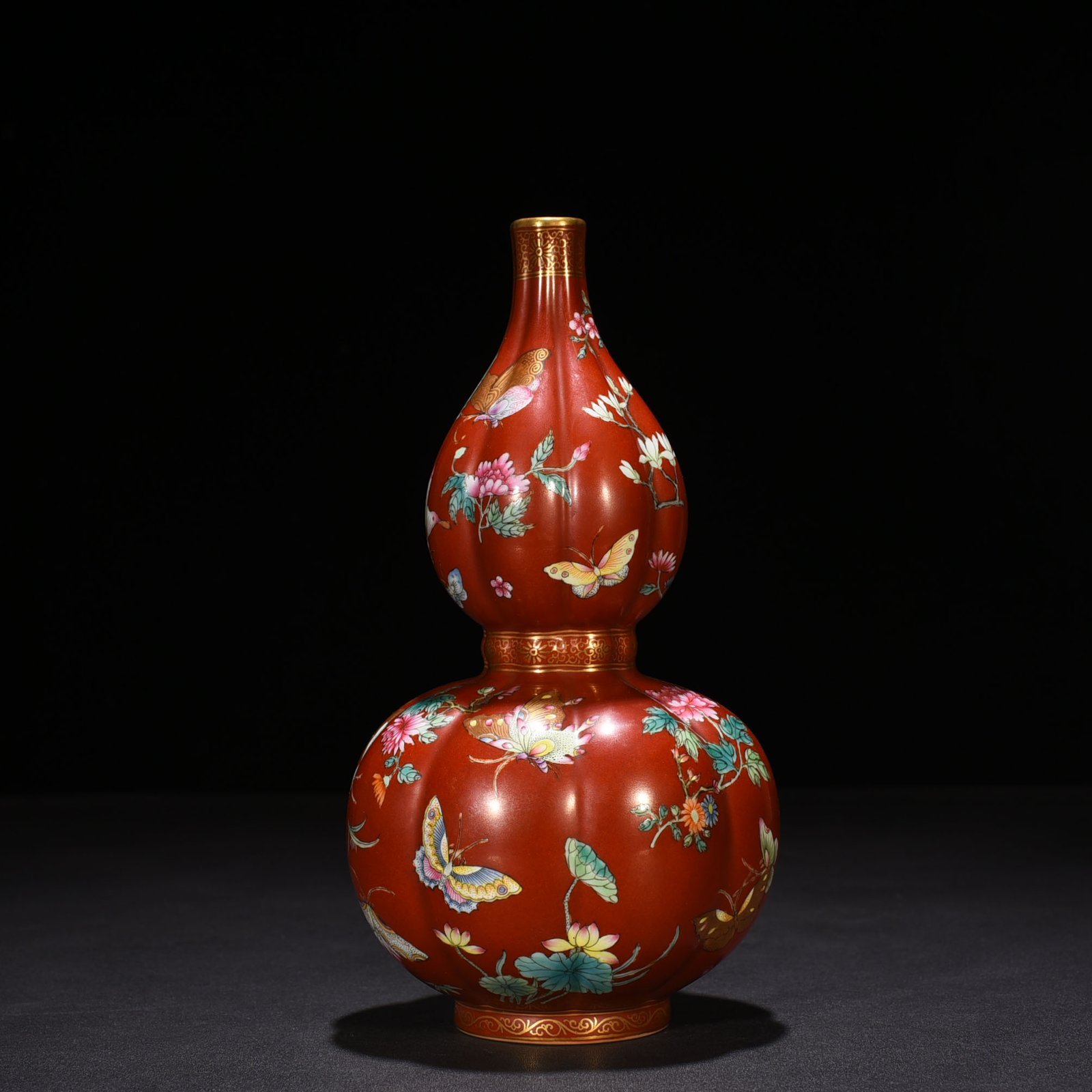 Qing Dynasty Aluminum Red Ground Pastel Gold Painted Gourd Vase