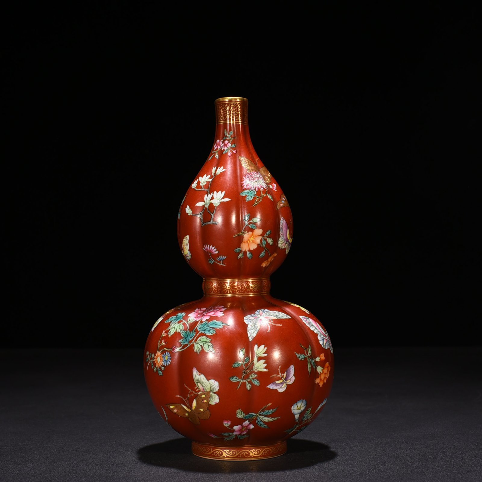 Qing Dynasty Aluminum Red Ground Pastel Gold Painted Gourd Vase