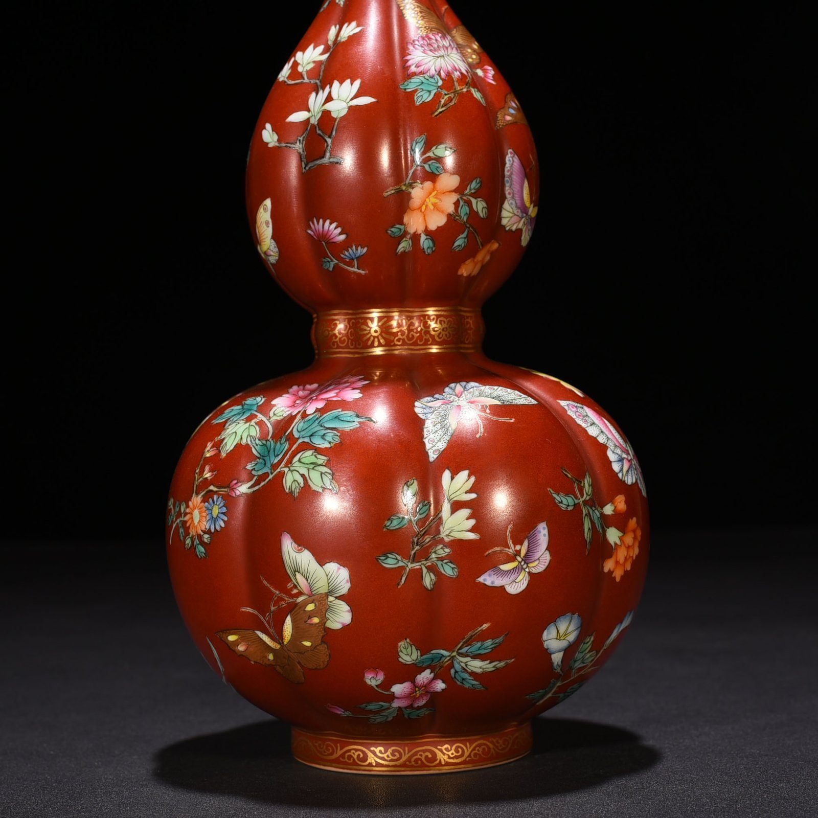 Qing Dynasty Aluminum Red Ground Pastel Gold Painted Gourd Vase
