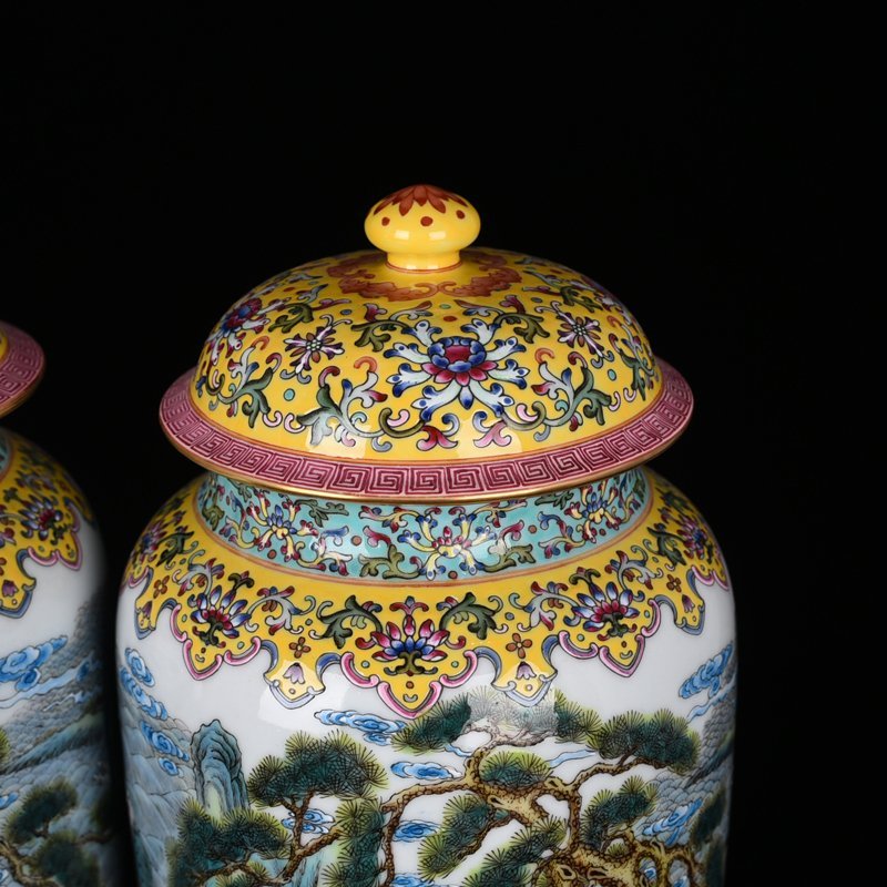 Qing Dynasty pastel Fushan Shouhai character general jar