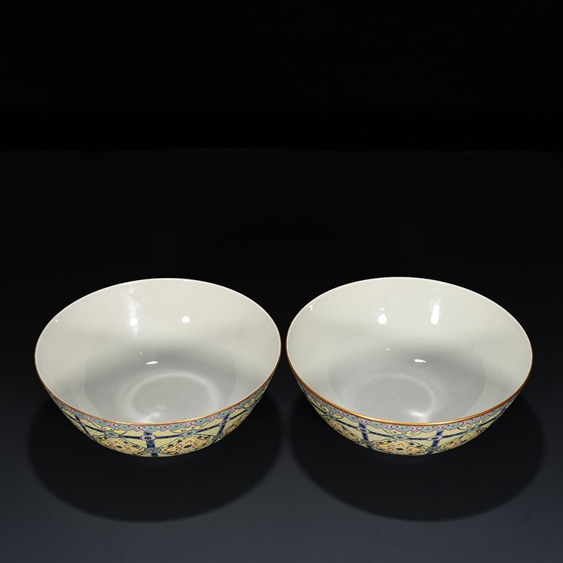 Qing Dynasty pastel brocade floral bowl