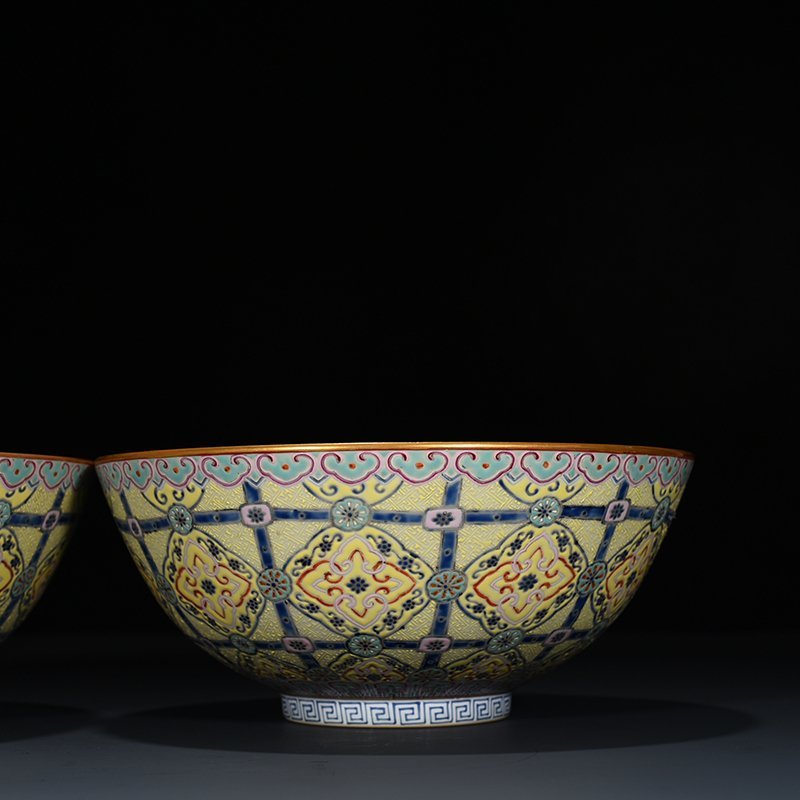 Qing Dynasty pastel brocade floral bowl