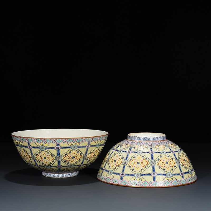 Qing Dynasty pastel brocade floral bowl