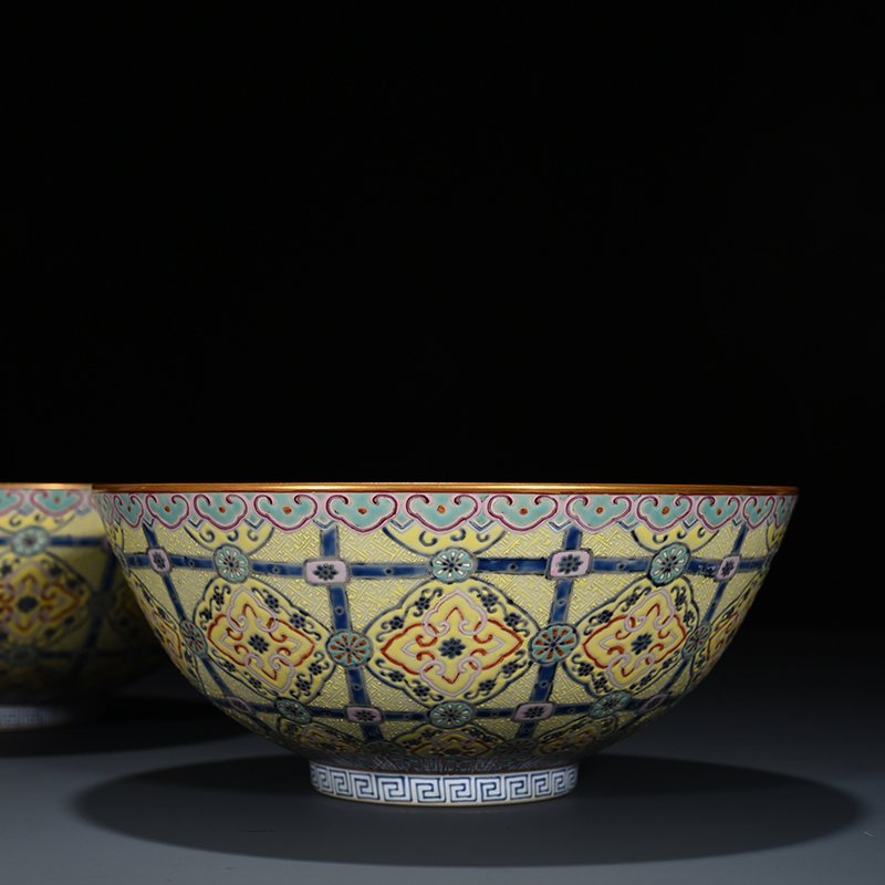 Qing Dynasty pastel brocade floral bowl