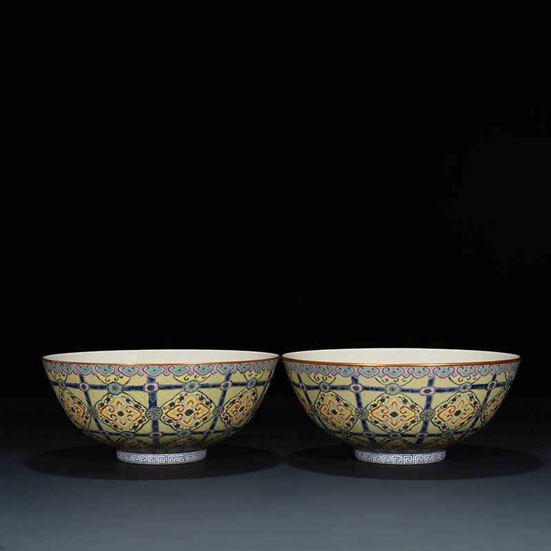 Qing Dynasty pastel brocade floral bowl