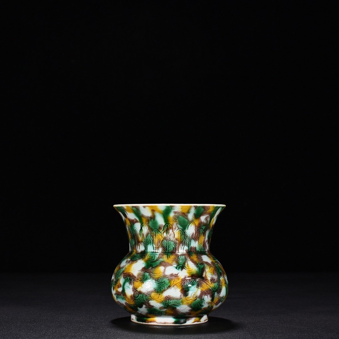 Qing Dynasty plain three-color slag bucket with dragon and phoenixs
