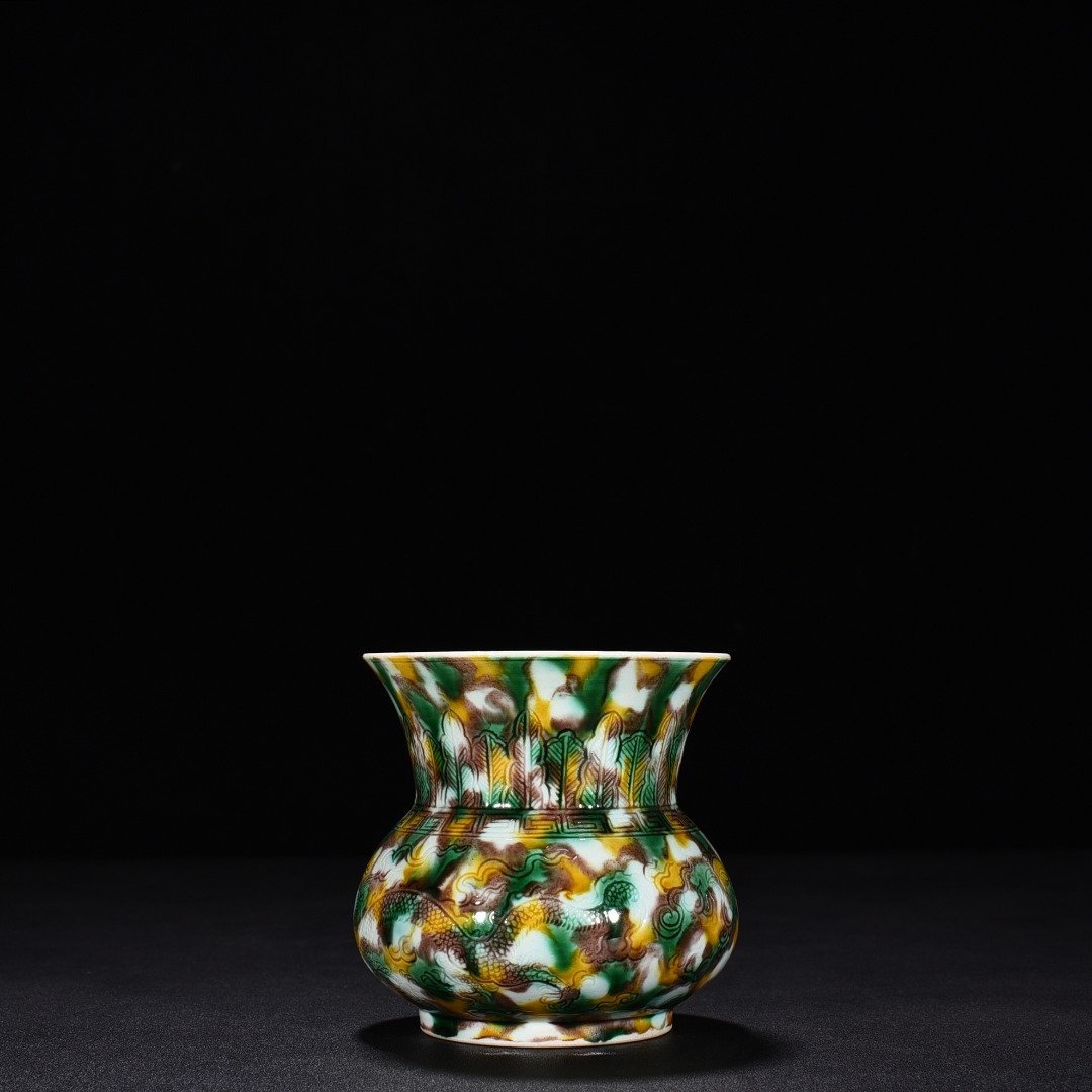 Qing Dynasty plain three-color slag bucket with dragon and phoenixs
