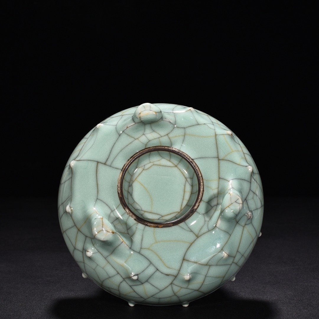 Qing Dynasty guan kiln drum nail tripod furnac