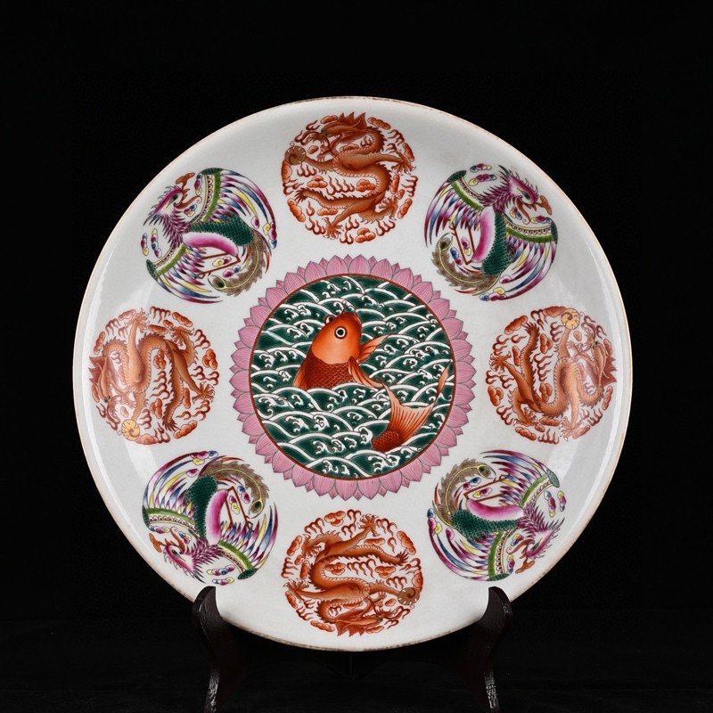 Qing Dynasty Xuantong pastel plate with dragon and phoenixs