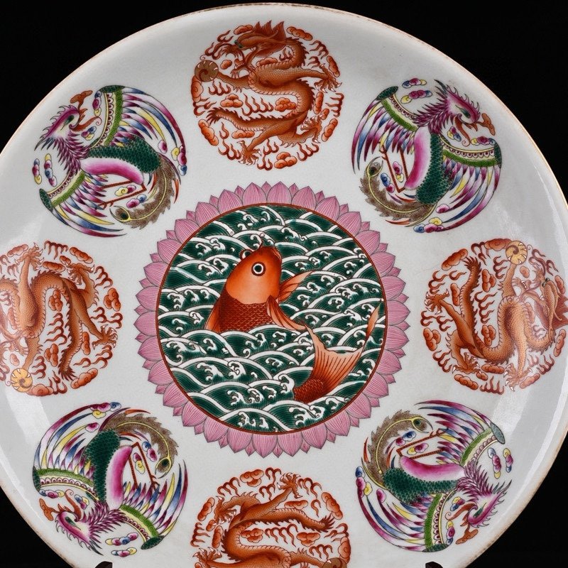 Qing Dynasty Xuantong pastel plate with dragon and phoenixs