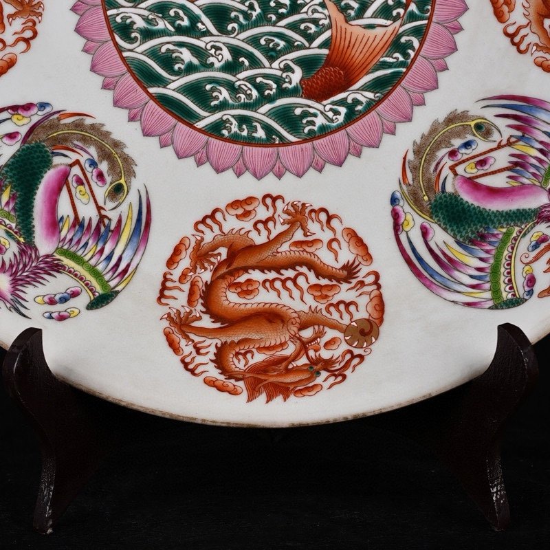 Qing Dynasty Xuantong pastel plate with dragon and phoenixs
