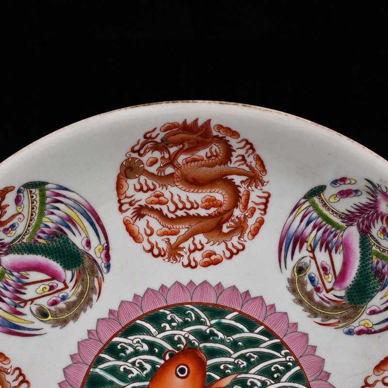 Qing Dynasty Xuantong pastel plate with dragon and phoenixs