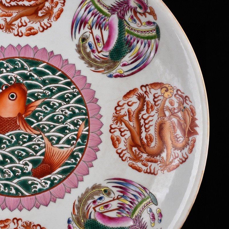Qing Dynasty Xuantong pastel plate with dragon and phoenixs