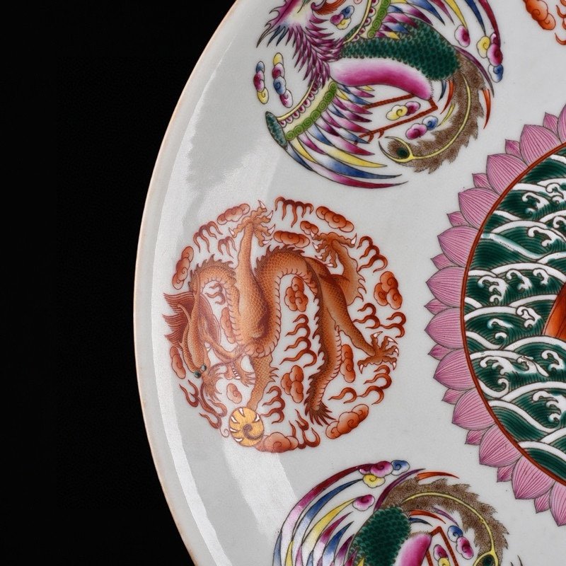 Qing Dynasty Xuantong pastel plate with dragon and phoenixs