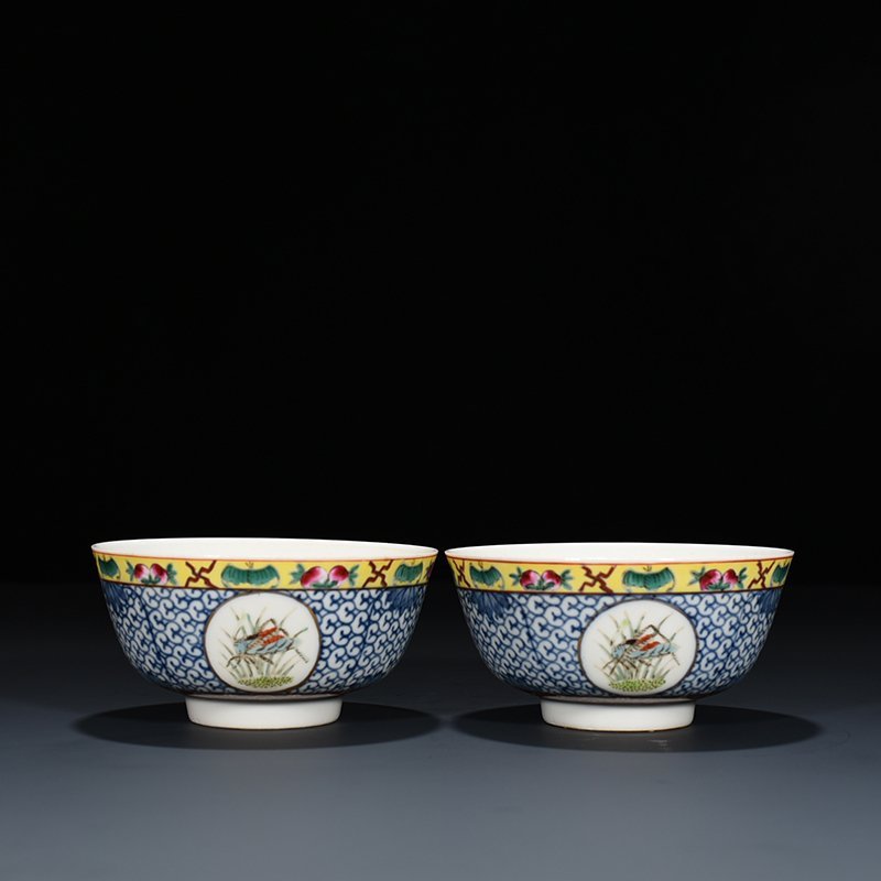 Qing Dynasty Xuantong blue and white congratulatory pastel flower bowl