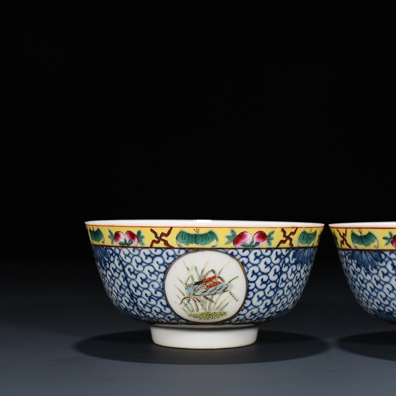 Qing Dynasty Xuantong blue and white congratulatory pastel flower bowl