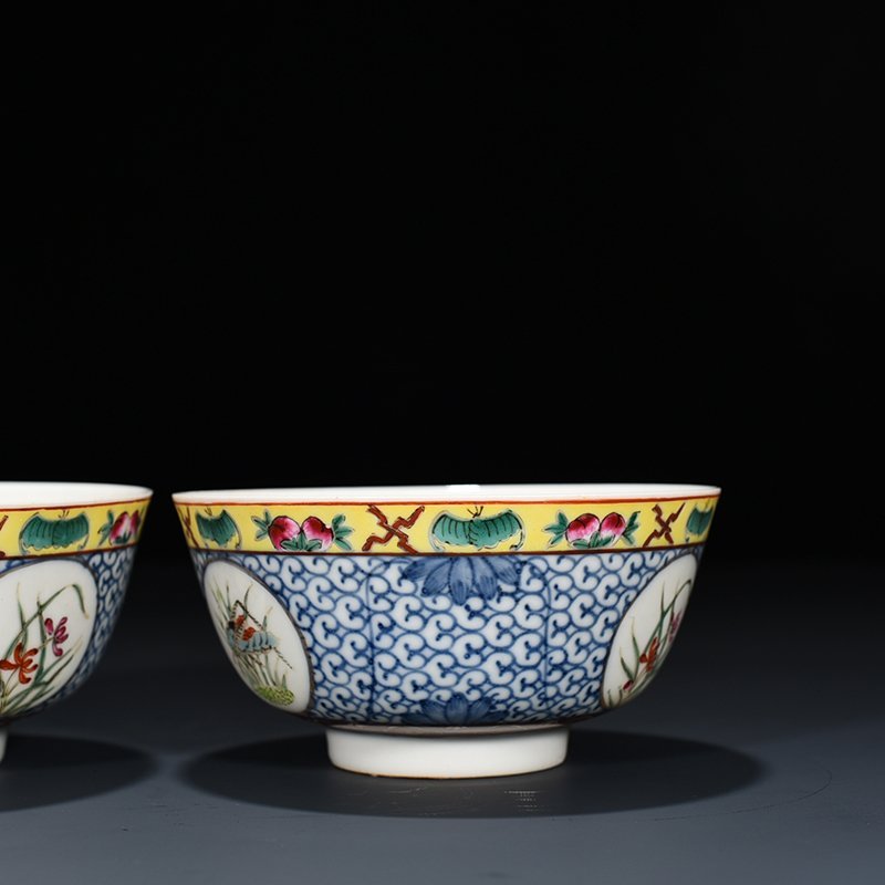 Qing Dynasty Xuantong blue and white congratulatory pastel flower bowl