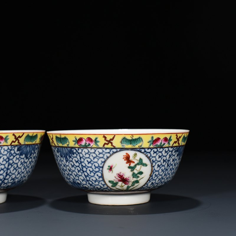 Qing Dynasty Xuantong blue and white congratulatory pastel flower bowl