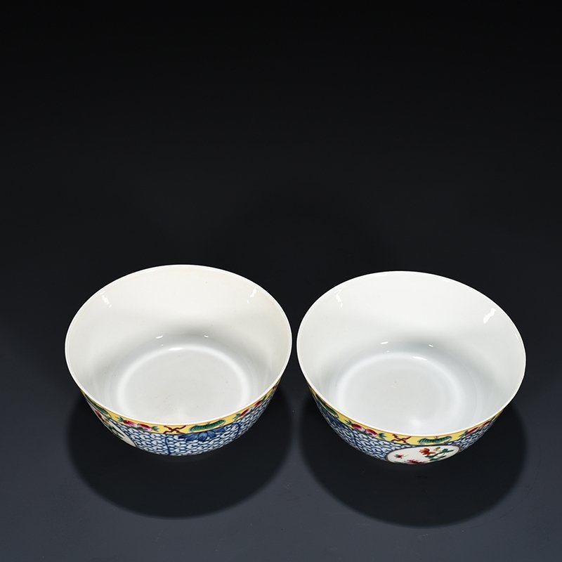 Qing Dynasty Xuantong blue and white congratulatory pastel flower bowl