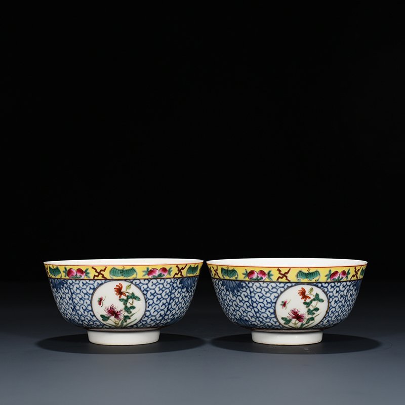 Qing Dynasty Xuantong blue and white congratulatory pastel flower bowl