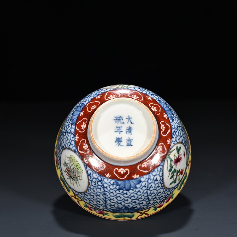 Qing Dynasty Xuantong blue and white congratulatory pastel flower bowl