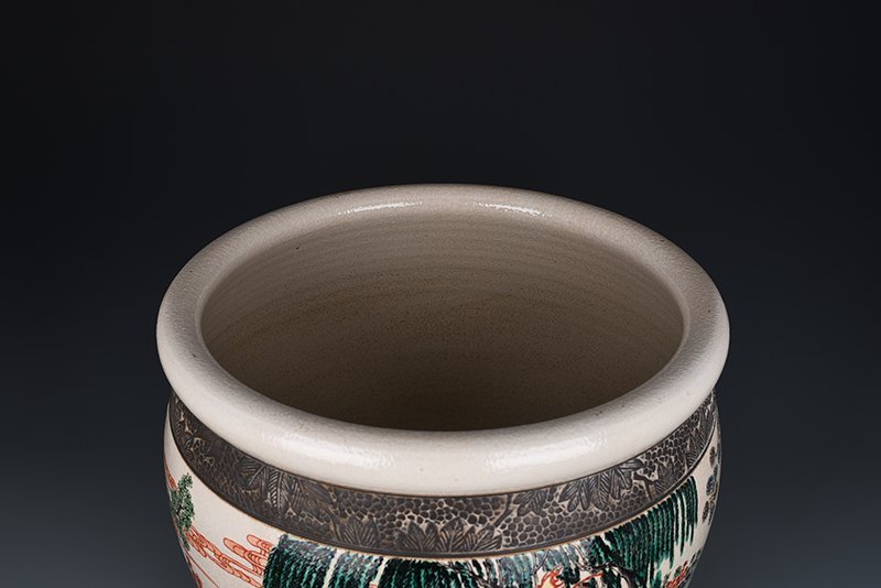 Qing Dynasty Kangxi colorful scroll vat with figures
