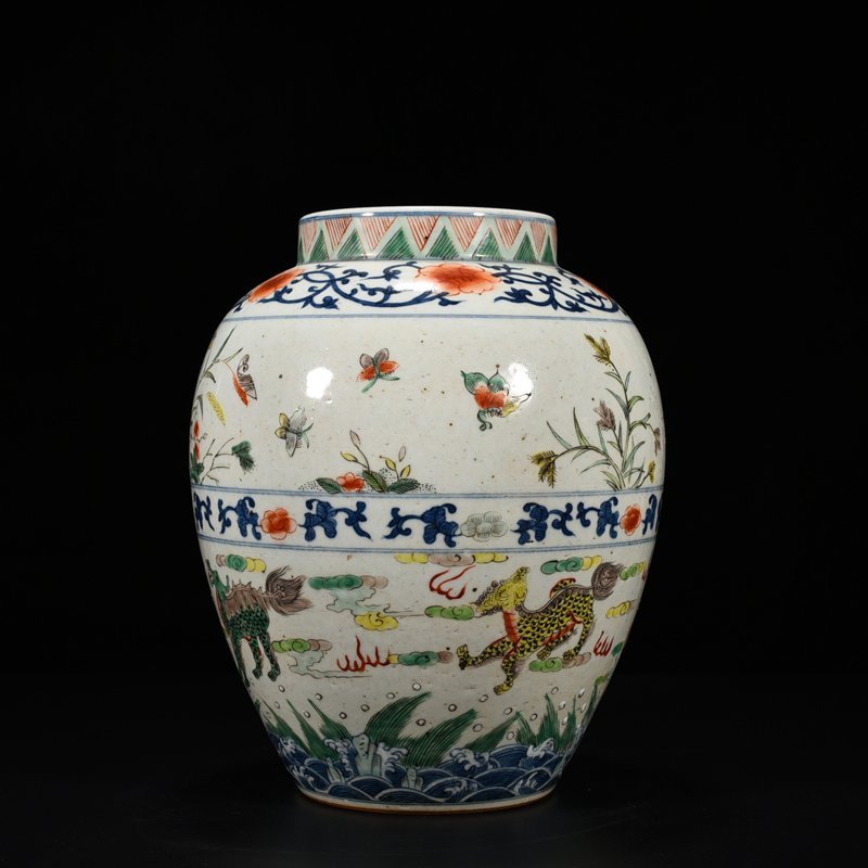 Qing Dynasty Kangxi colorful Shijintang flower unicorn jar