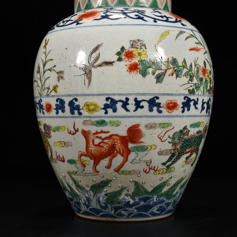 Qing Dynasty Kangxi colorful Shijintang flower unicorn jar