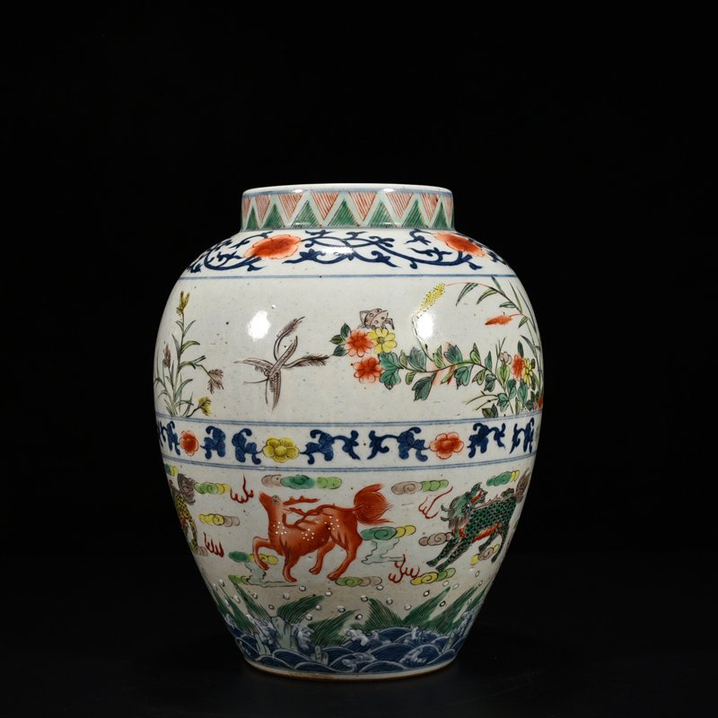 Qing Dynasty Kangxi colorful Shijintang flower unicorn jar
