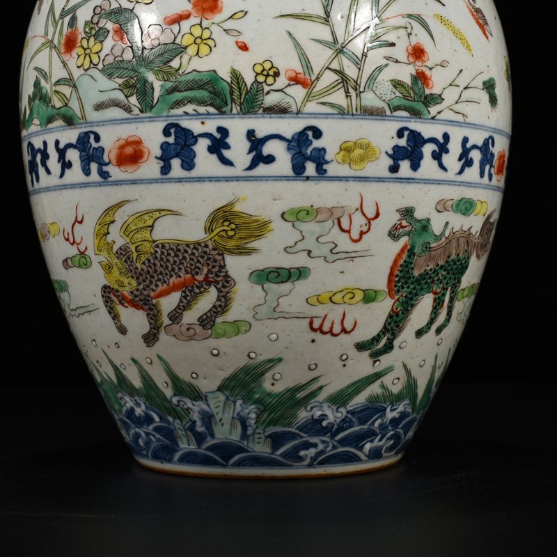 Qing Dynasty Kangxi colorful Shijintang flower unicorn jar