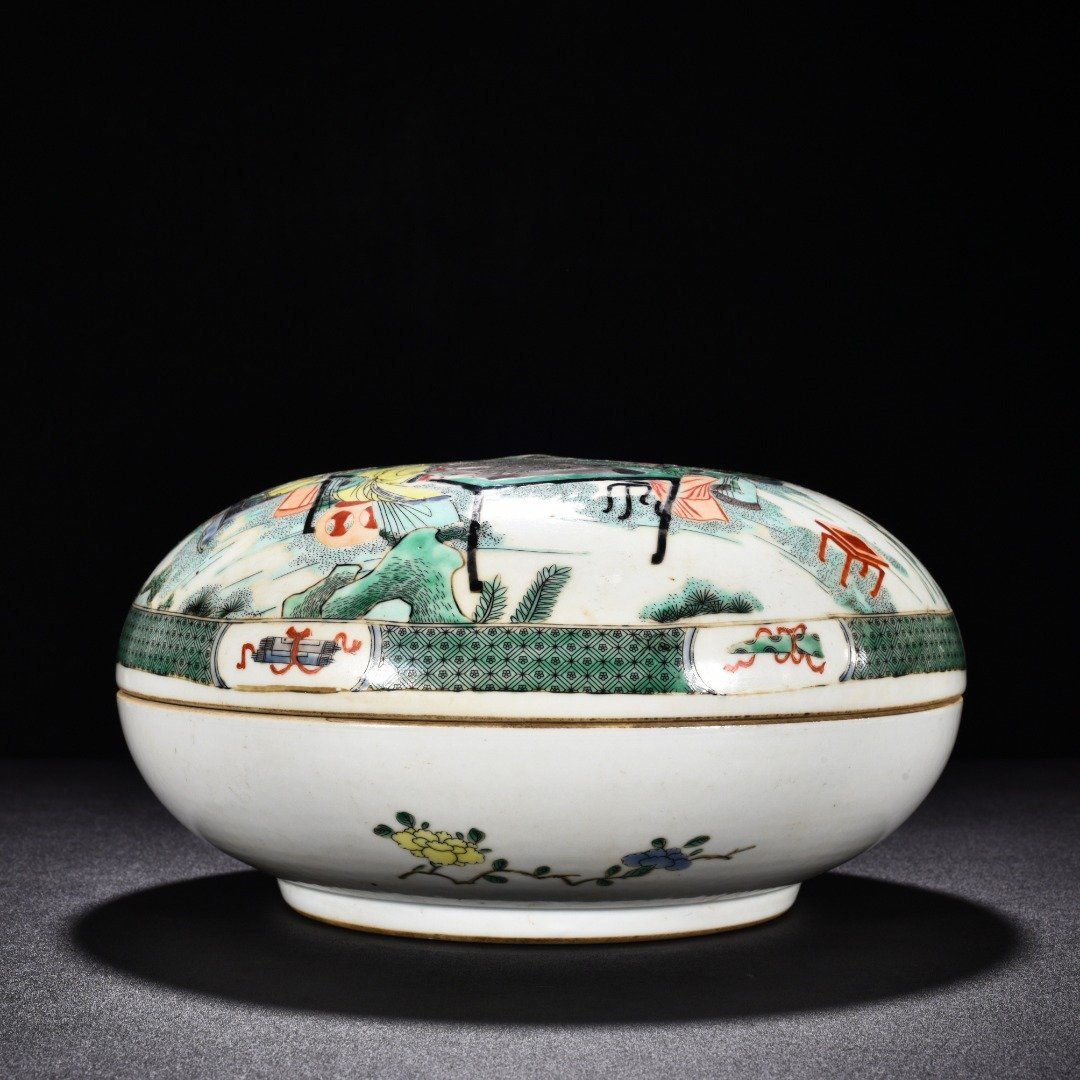 Qing Dynasty Kangxi colorful fruit box with figures of ladies
