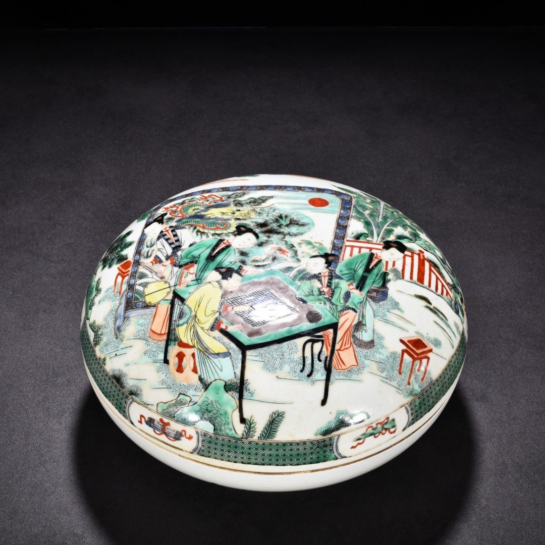 Qing Dynasty Kangxi colorful fruit box with figures of ladies