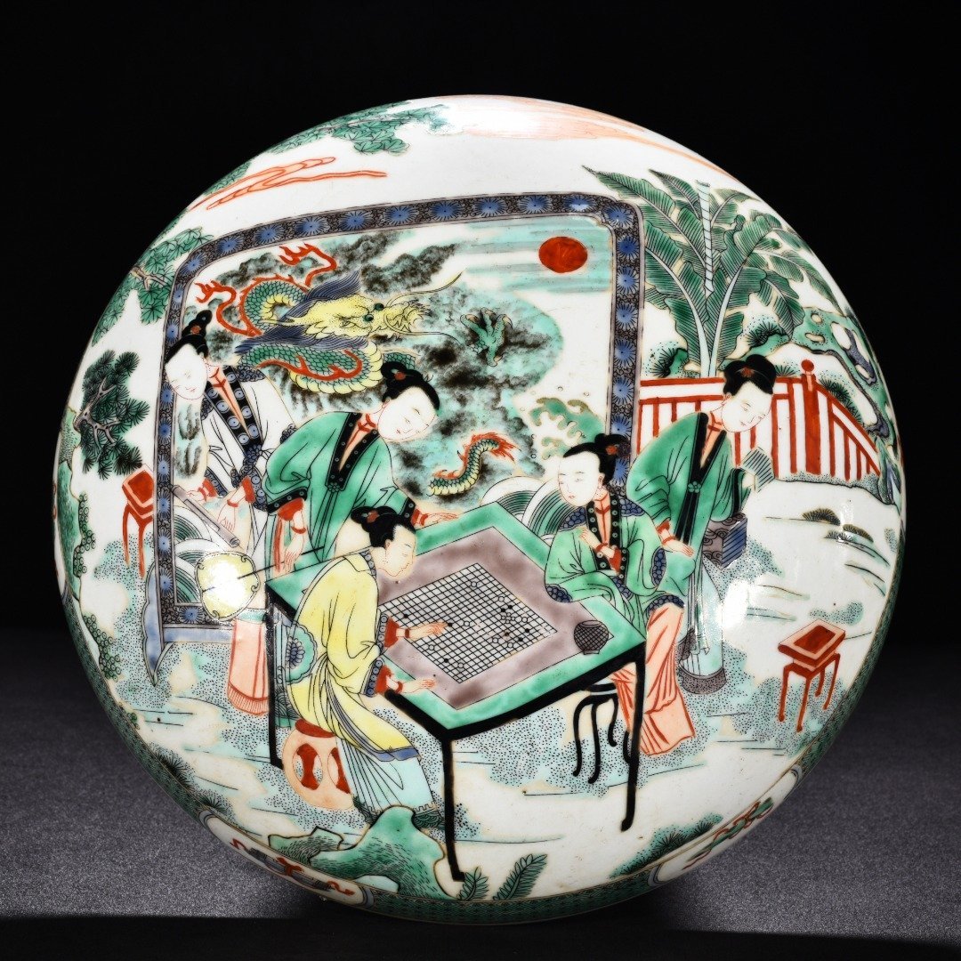 Qing Dynasty Kangxi colorful fruit box with figures of ladies