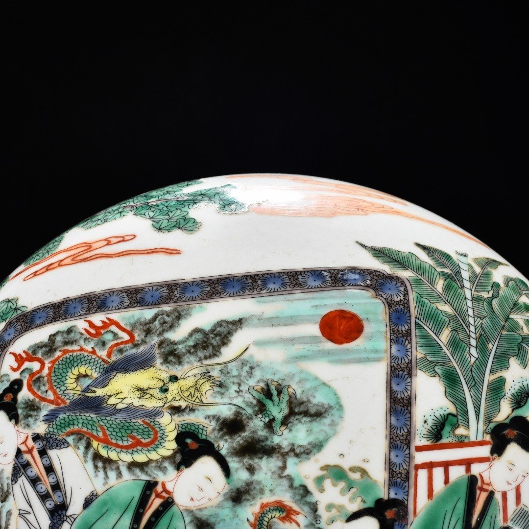 Qing Dynasty Kangxi colorful fruit box with figures of ladies