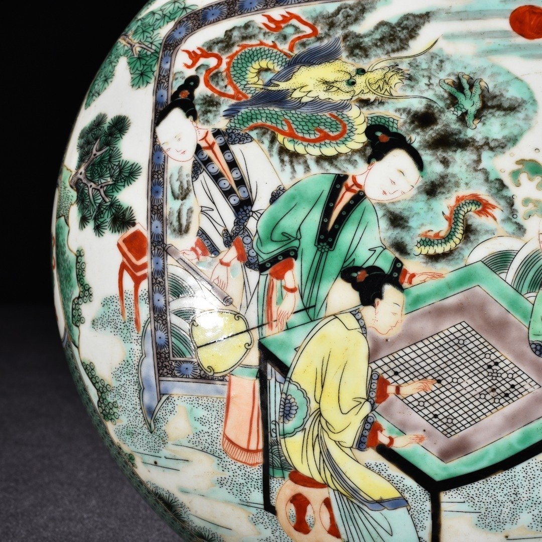 Qing Dynasty Kangxi colorful fruit box with figures of ladies