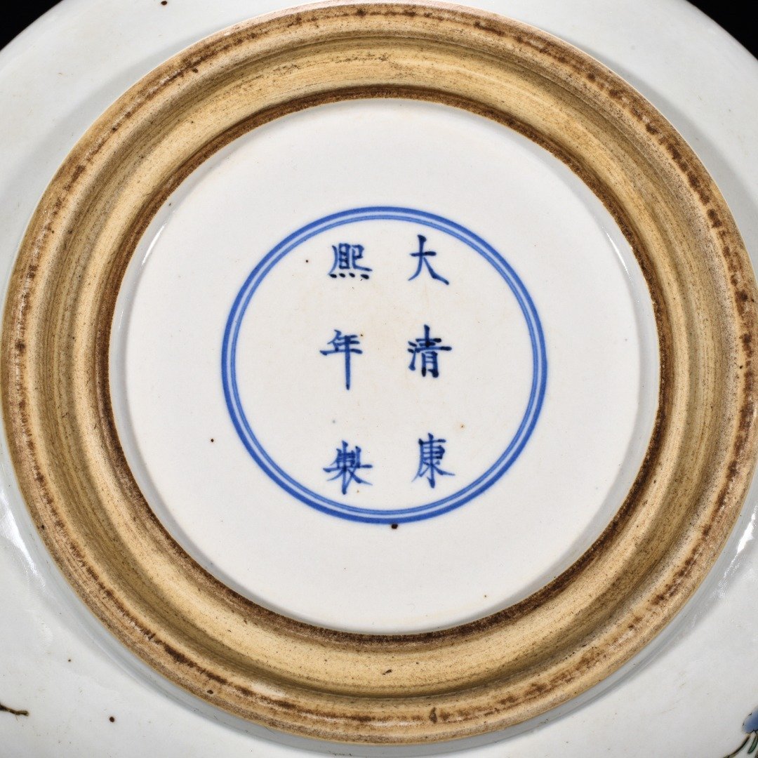 Qing Dynasty Kangxi colorful fruit box with figures of ladies