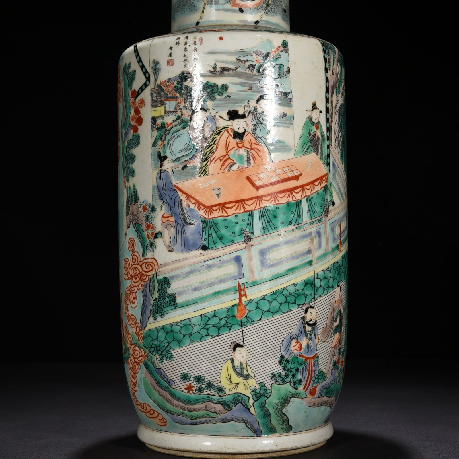 Qing Dynasty Kangxi colorful broken willow robe character story hammer vase
