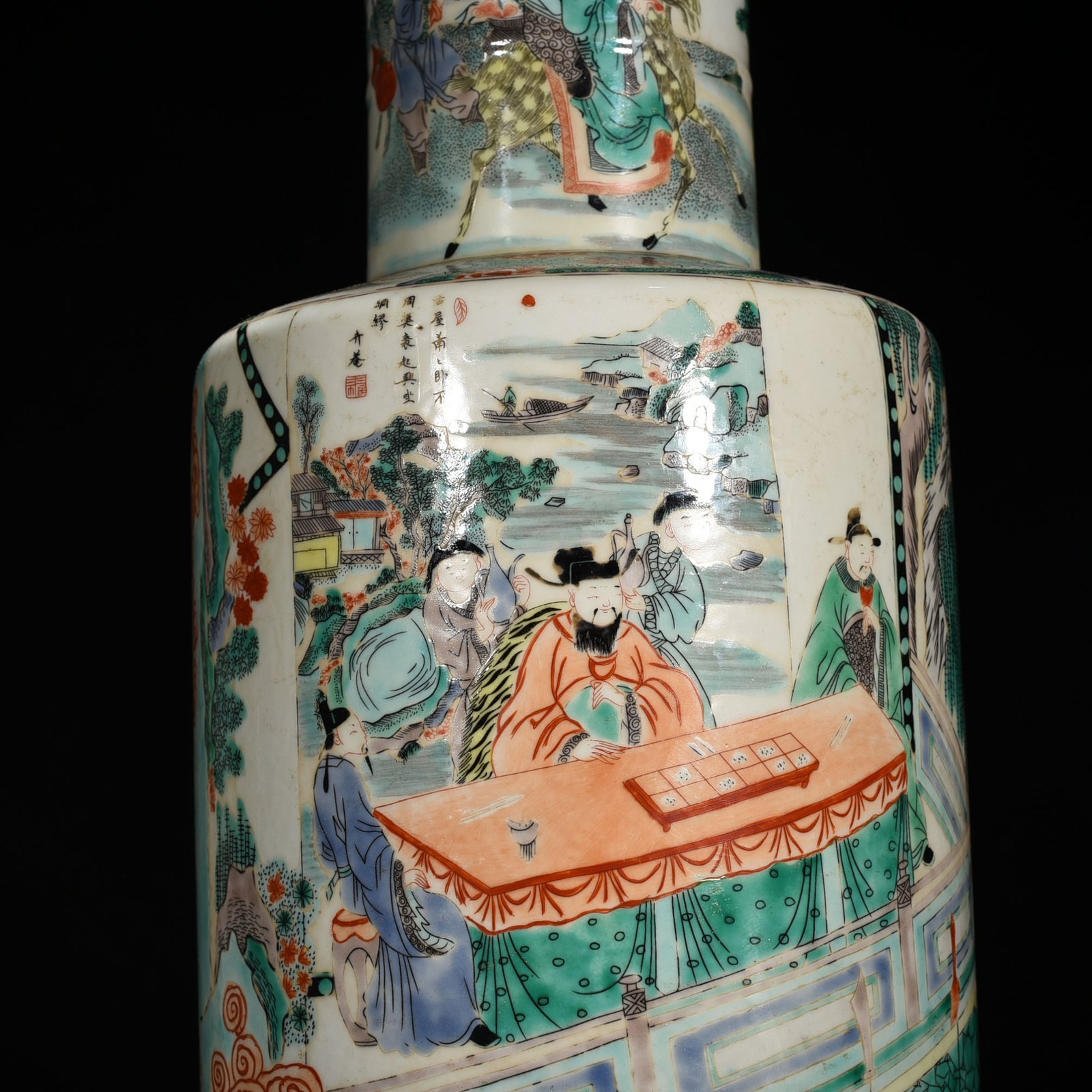 Qing Dynasty Kangxi colorful broken willow robe character story hammer vase