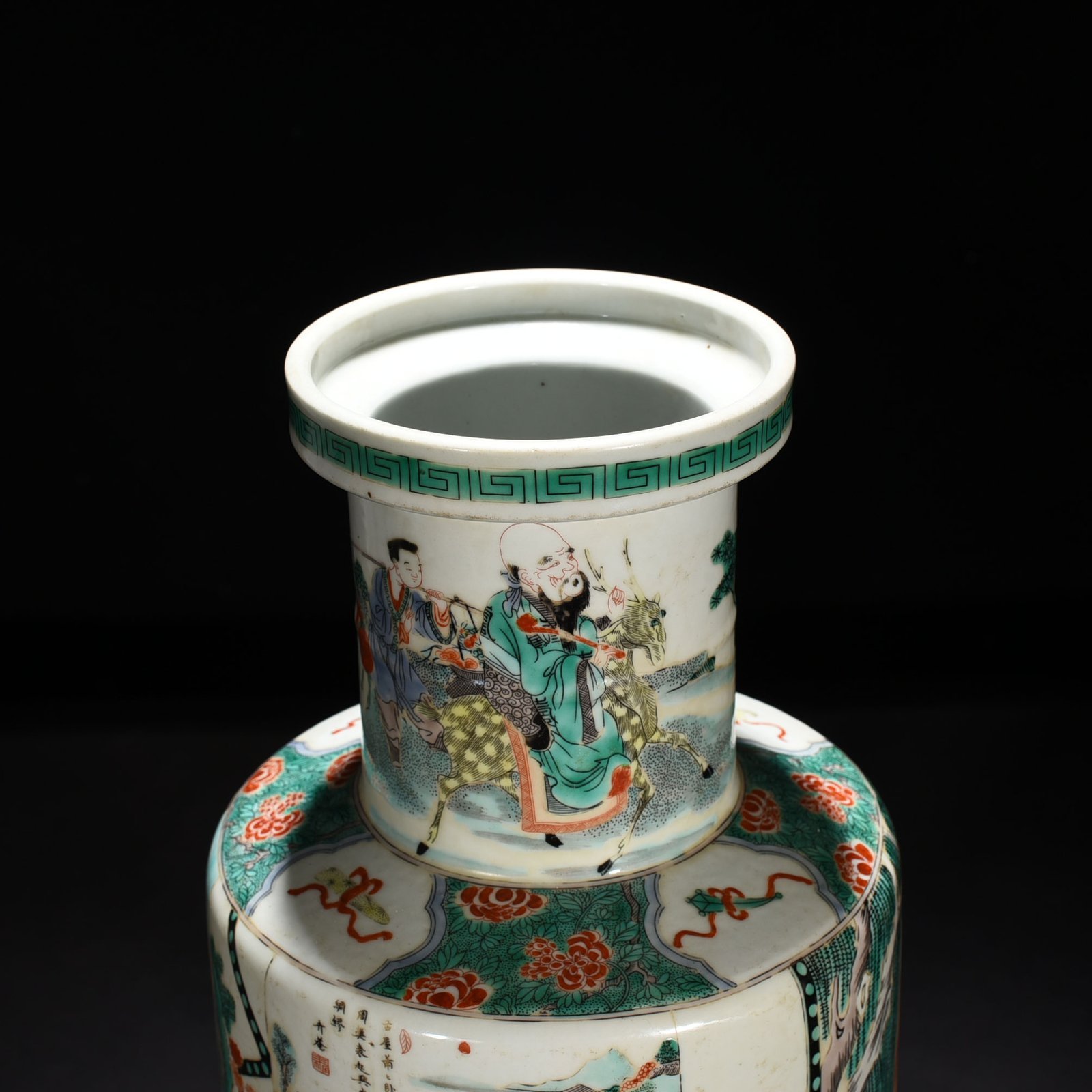 Qing Dynasty Kangxi colorful broken willow robe character story hammer vase
