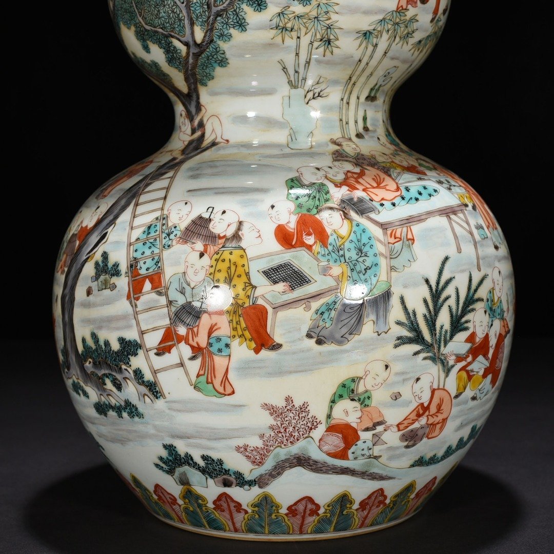Qing Dynasty Kangxi Colorful Hundred Sons Playing with Spring Babies in Gourd Vase