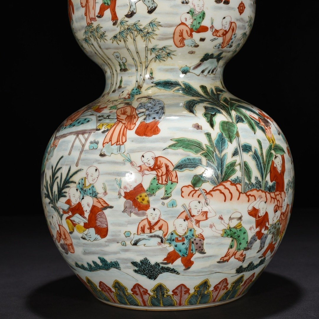 Qing Dynasty Kangxi Colorful Hundred Sons Playing with Spring Babies in Gourd Vase