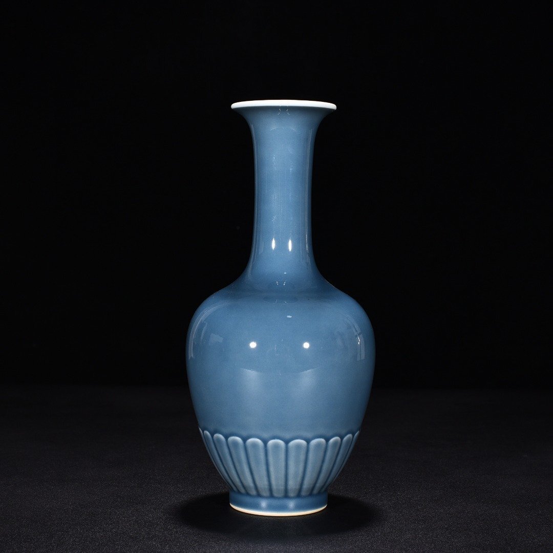 Qing Dynasty Kangxi sky blue glaze chrysanthemum petal vase