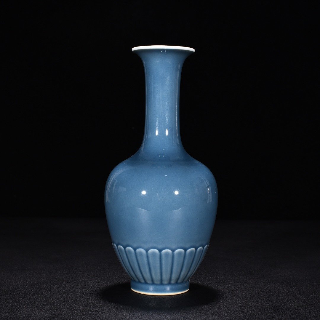 Qing Dynasty Kangxi sky blue glaze chrysanthemum petal vase
