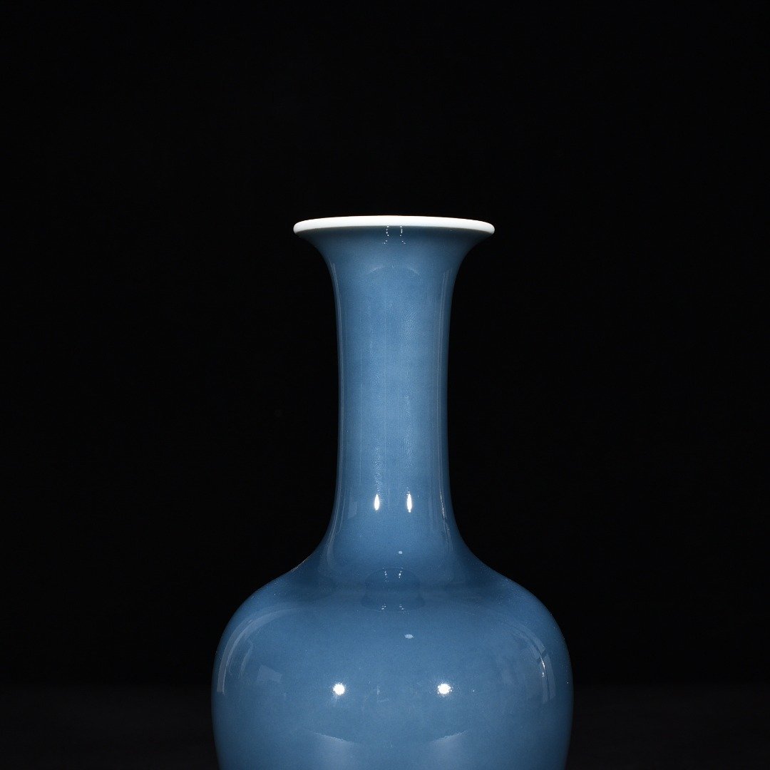 Qing Dynasty Kangxi sky blue glaze chrysanthemum petal vase